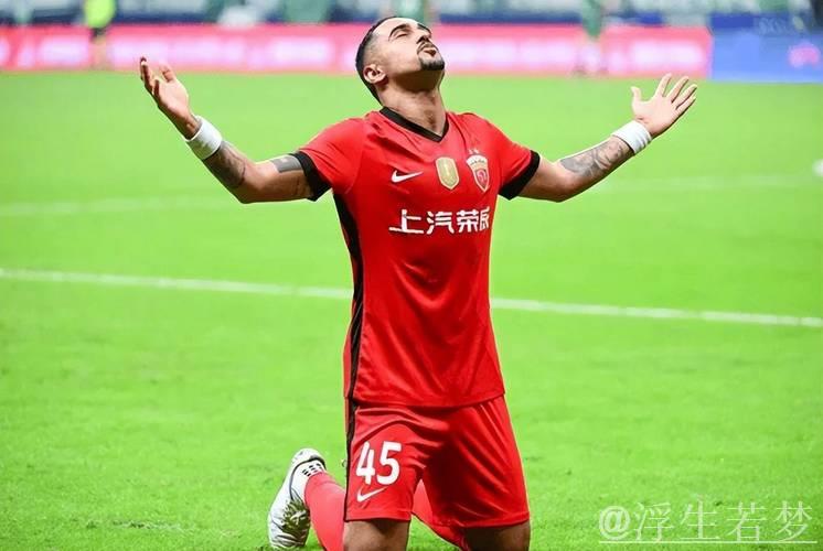 中超-莱昂纳多破门 上海海港主场憾平青岛西海岸 中超-莱昂纳多破门 上海海港主场憾平青岛西海岸